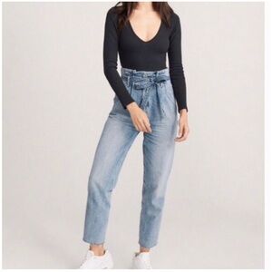 ABERCROMBIE & FITCH Paperbag High Rise Mom Jeans Size 29
